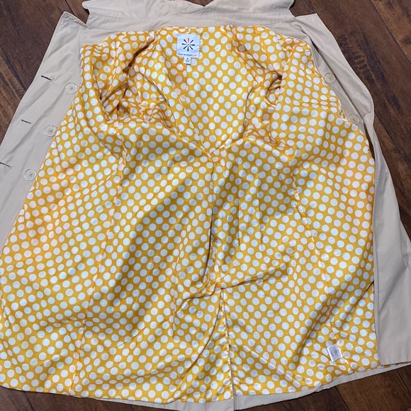 Isaac Mizrahi Live Tan Trench Coat Size Medium - Picture 5 of 11